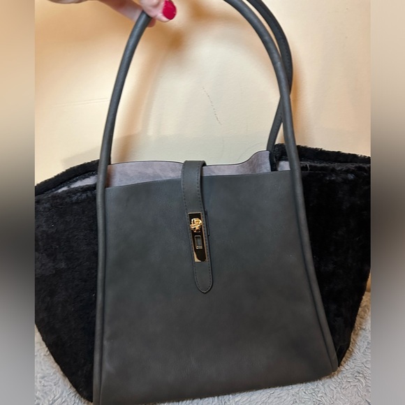 Unbillion Large Sized Black Leather and Faux Furry Bag -Very Clean - EUC - Picture 1 of 10
